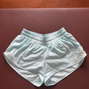 lululemon hotty hot short 2.5”